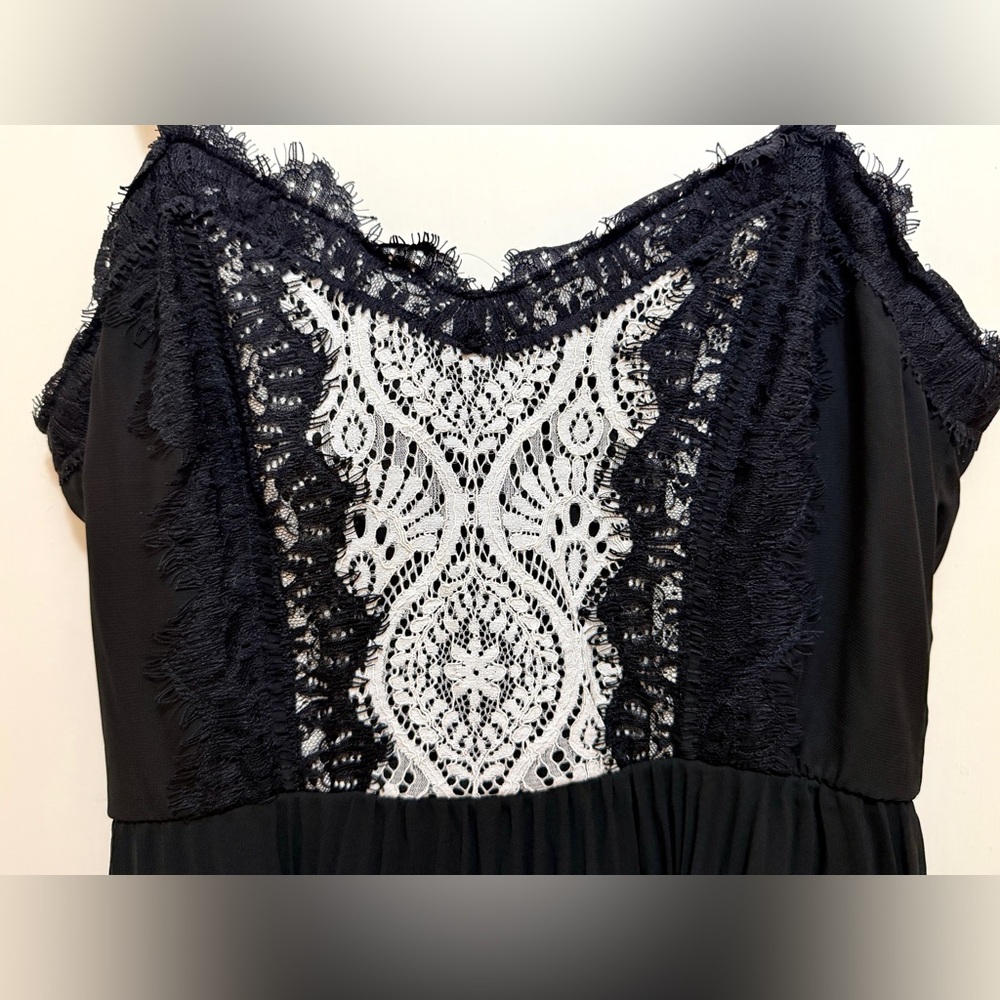 Lily Rose a Black & White Dress with Lace Detail & Accordion Skirt (VGUC) - Picture 3 of 9